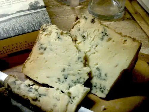 gorgonzola vs bleu cheese