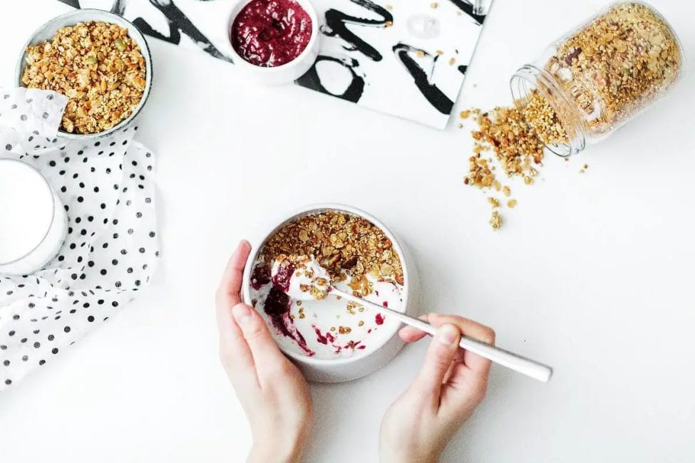 How to Use Oat Milk to Make Delicious and Healthy Breakfast Bowl