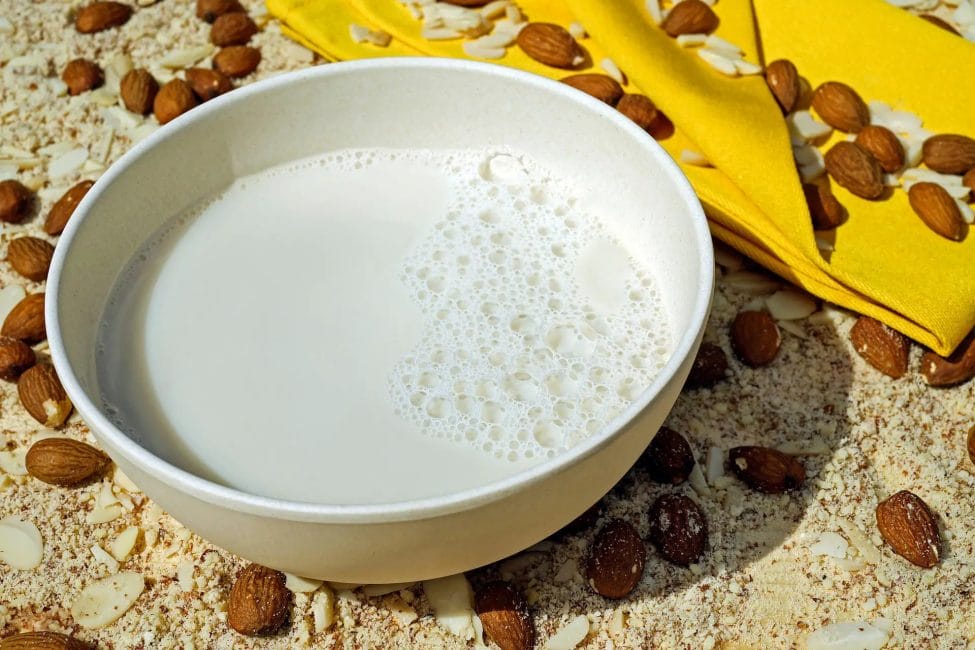 How to prepare almond milk at home?