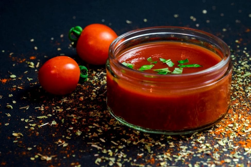 Pros and cons of glass containers over plastic