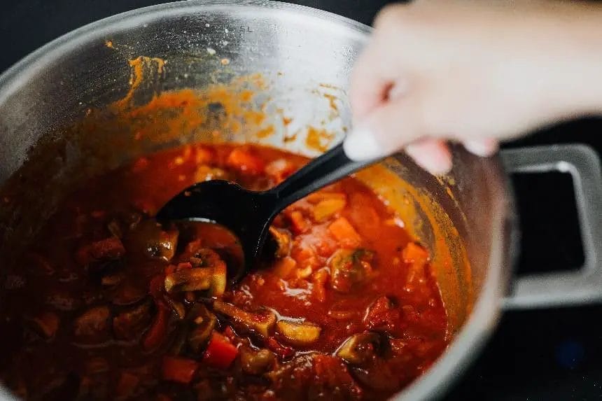 How to Make a Vegan Meat Shakshuka